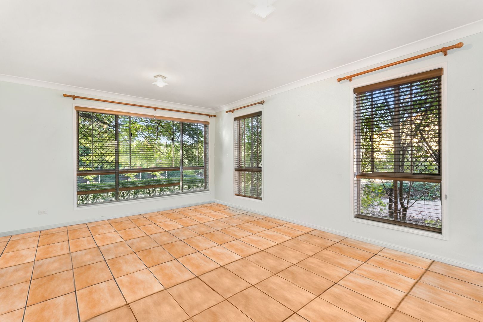 1/3 Sugarwood Street, Bellbowrie QLD 4070, Image 2