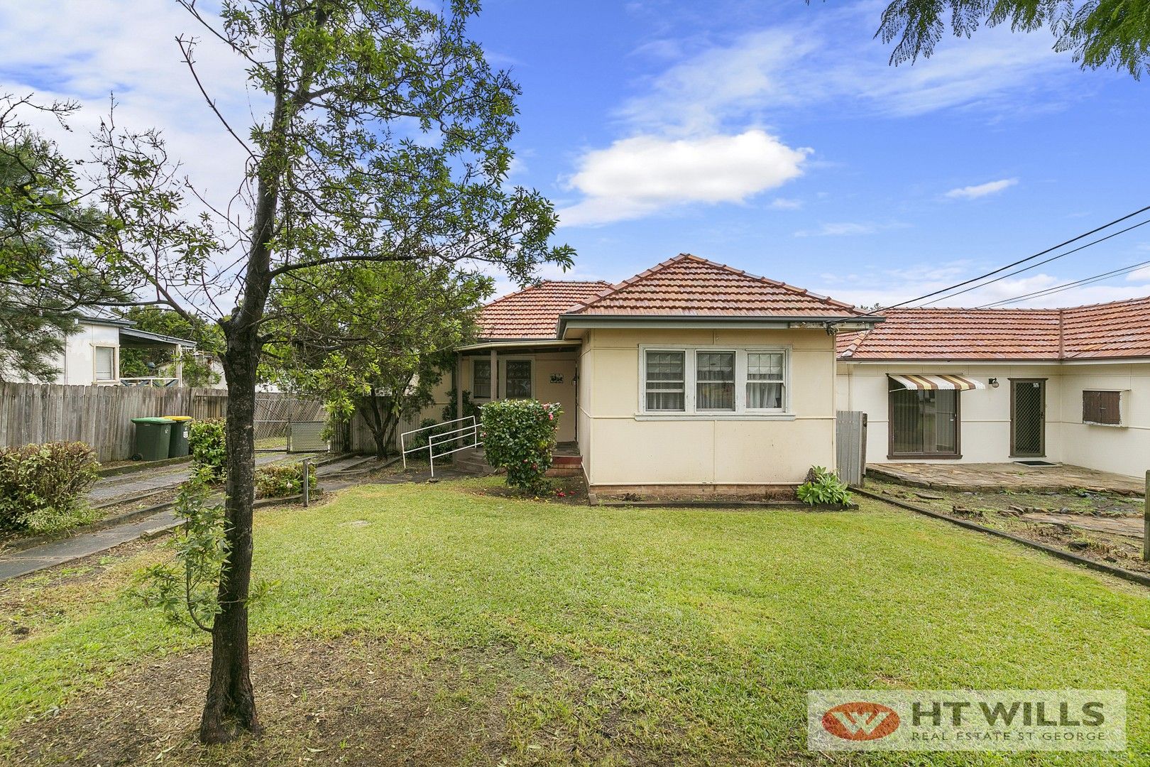 2 bedrooms House in 7 Gwandalan Road PADSTOW NSW, 2211