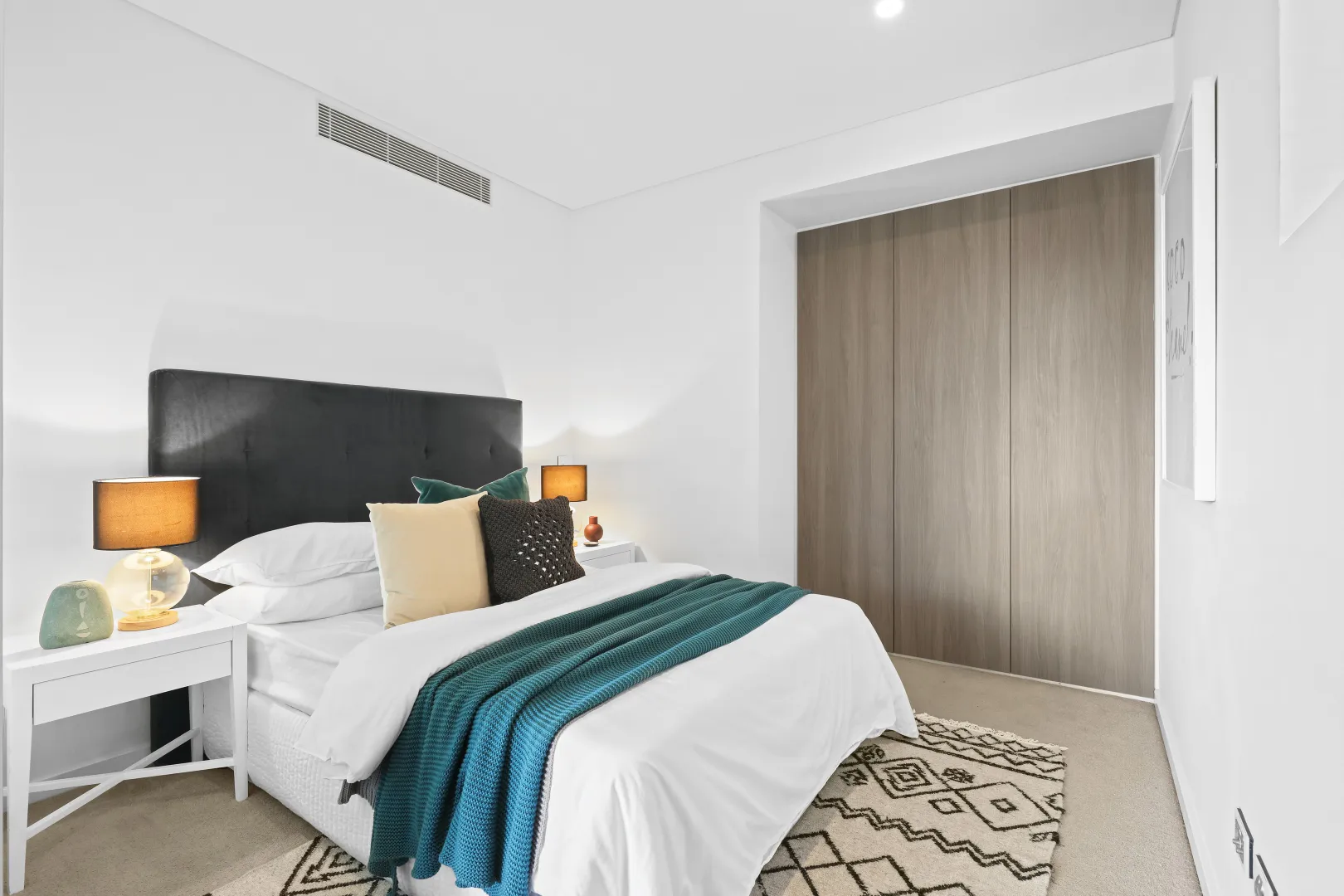 Stylish One Bedroom in Prime Location - View 4