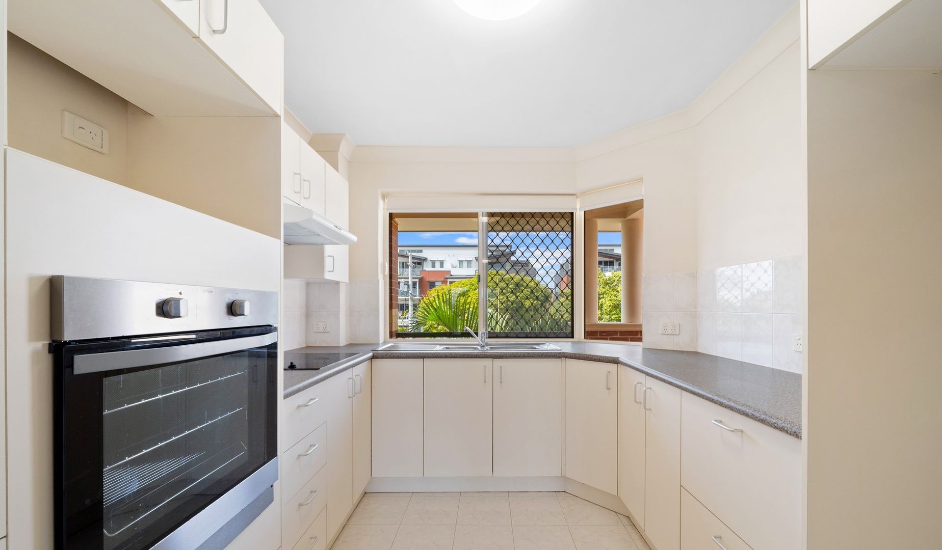 5/52 Kitchener St, Coorparoo QLD 4151, Image 2