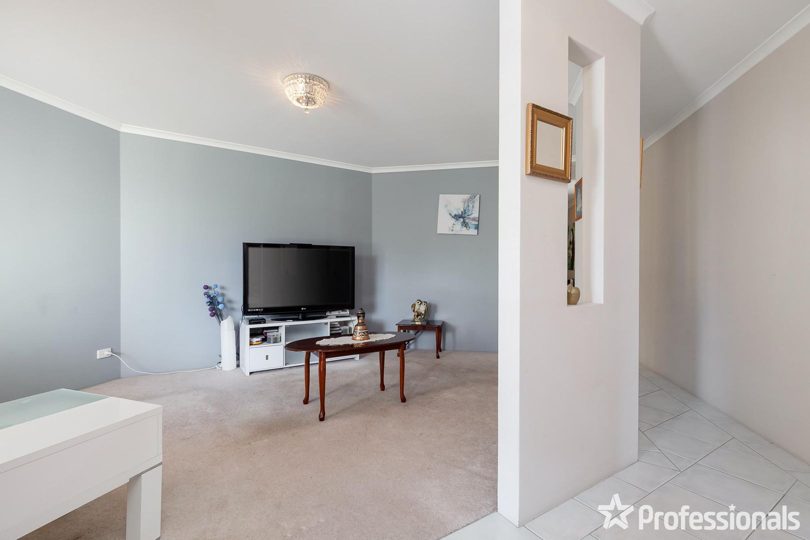 2 St Quentin Parkway, Alexander Heights WA 6064, Image 2