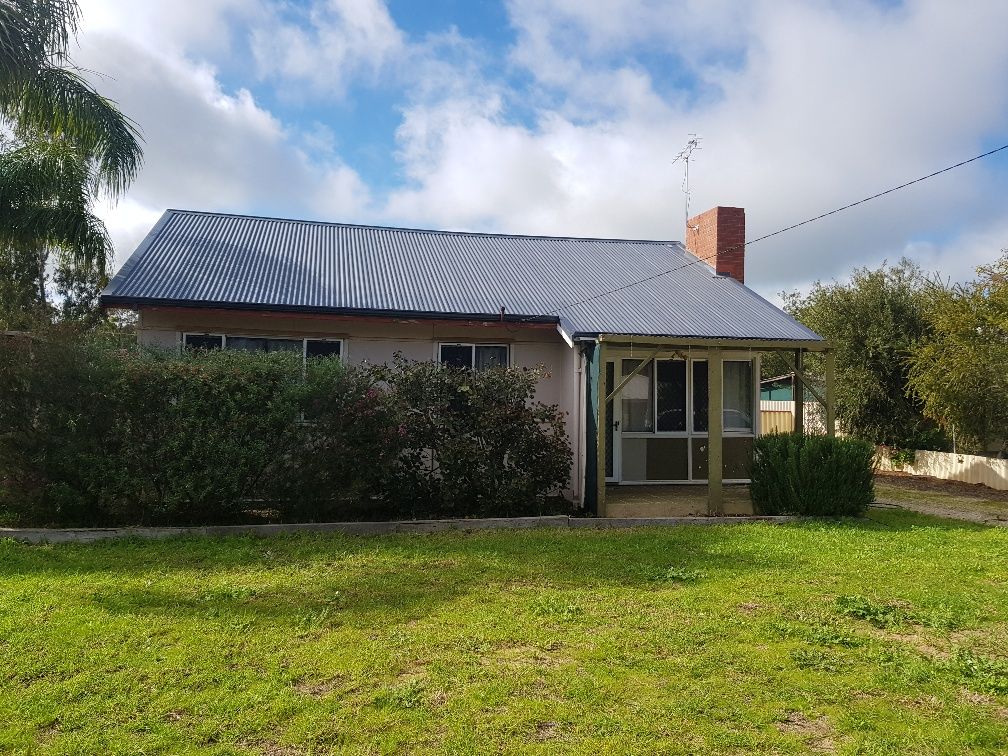 3 bedrooms House in 17 Lenane Street MOORA WA, 6510