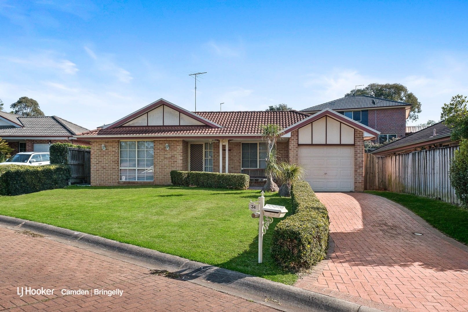 4 bedrooms House in 34 John Hunter Grove MOUNT ANNAN NSW, 2567