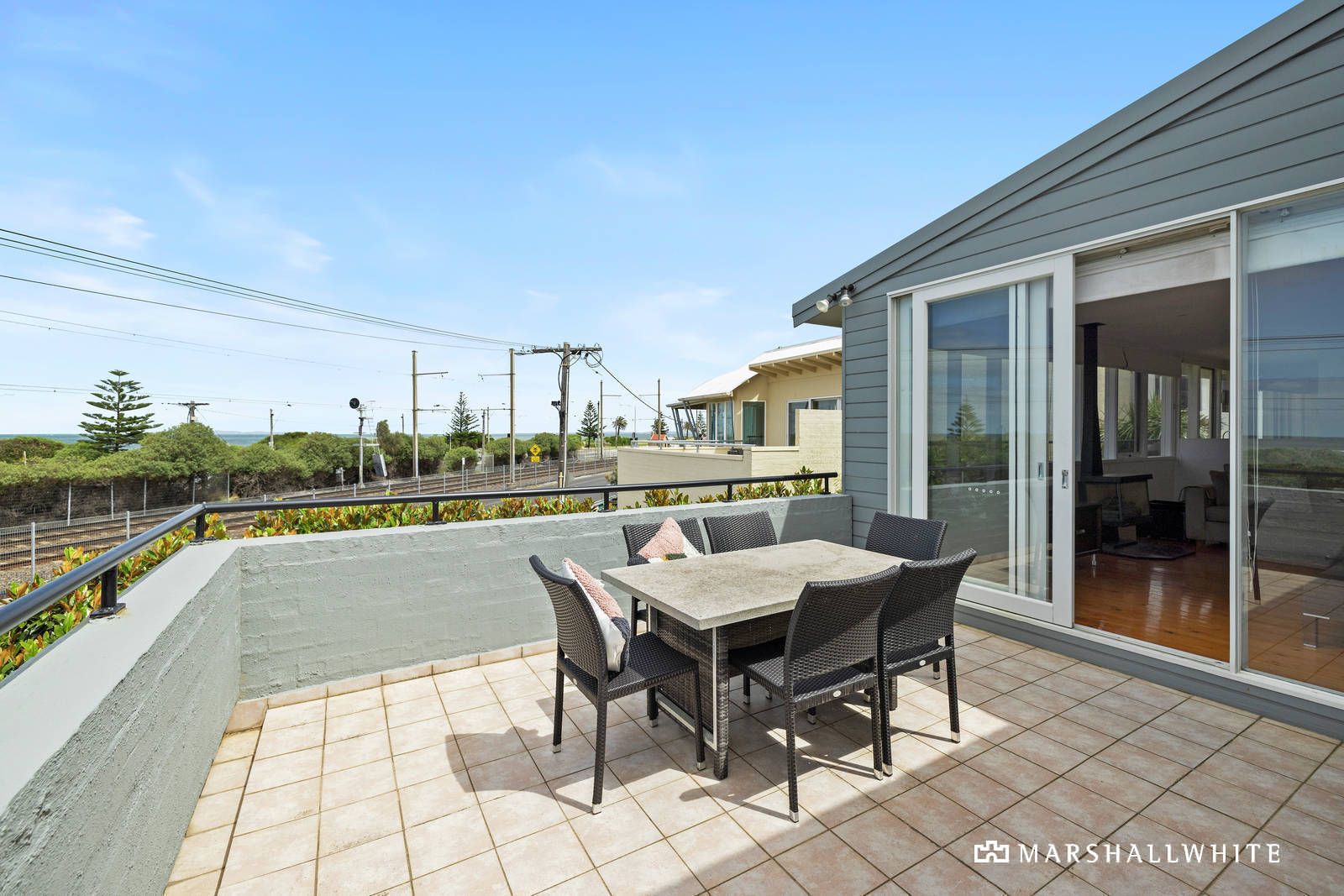 7 Holyrood Street, Hampton VIC 3188, Image 2