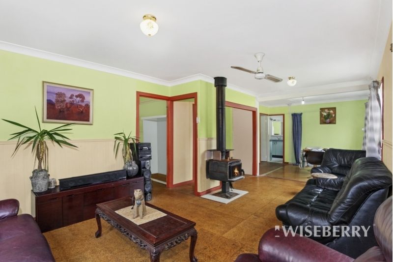 28 Waverley Road, Mannering Park NSW 2259, Image 1