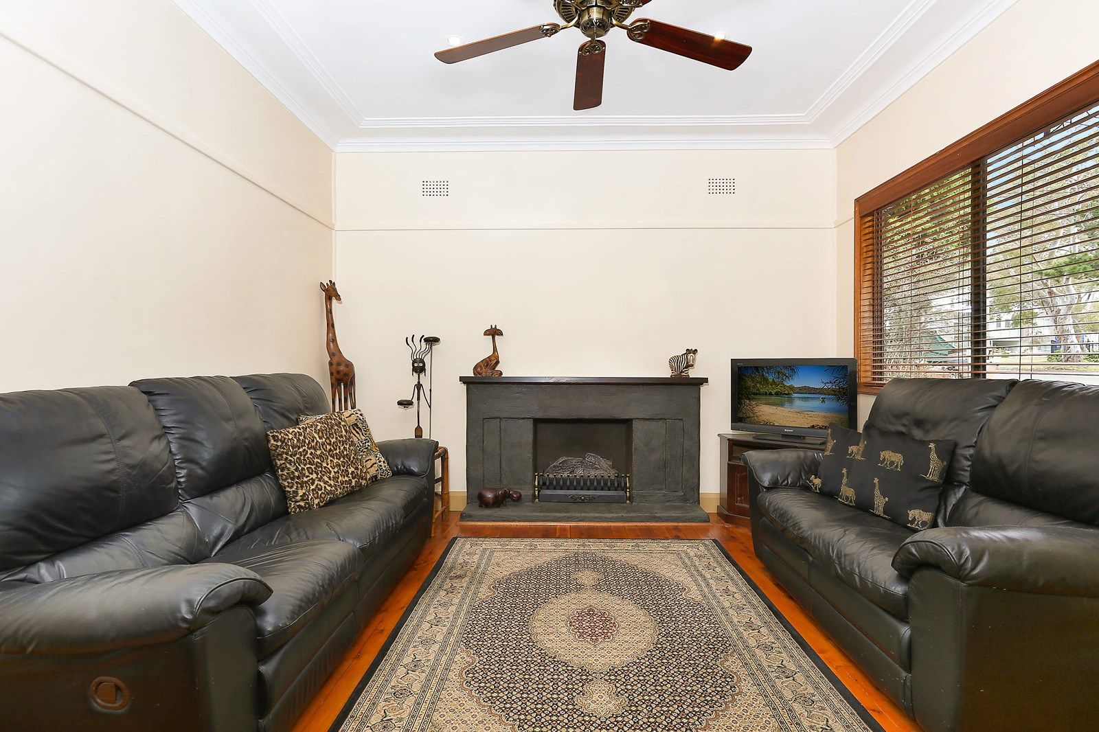 194 Oak Road, Kirrawee NSW 2232, Image 2