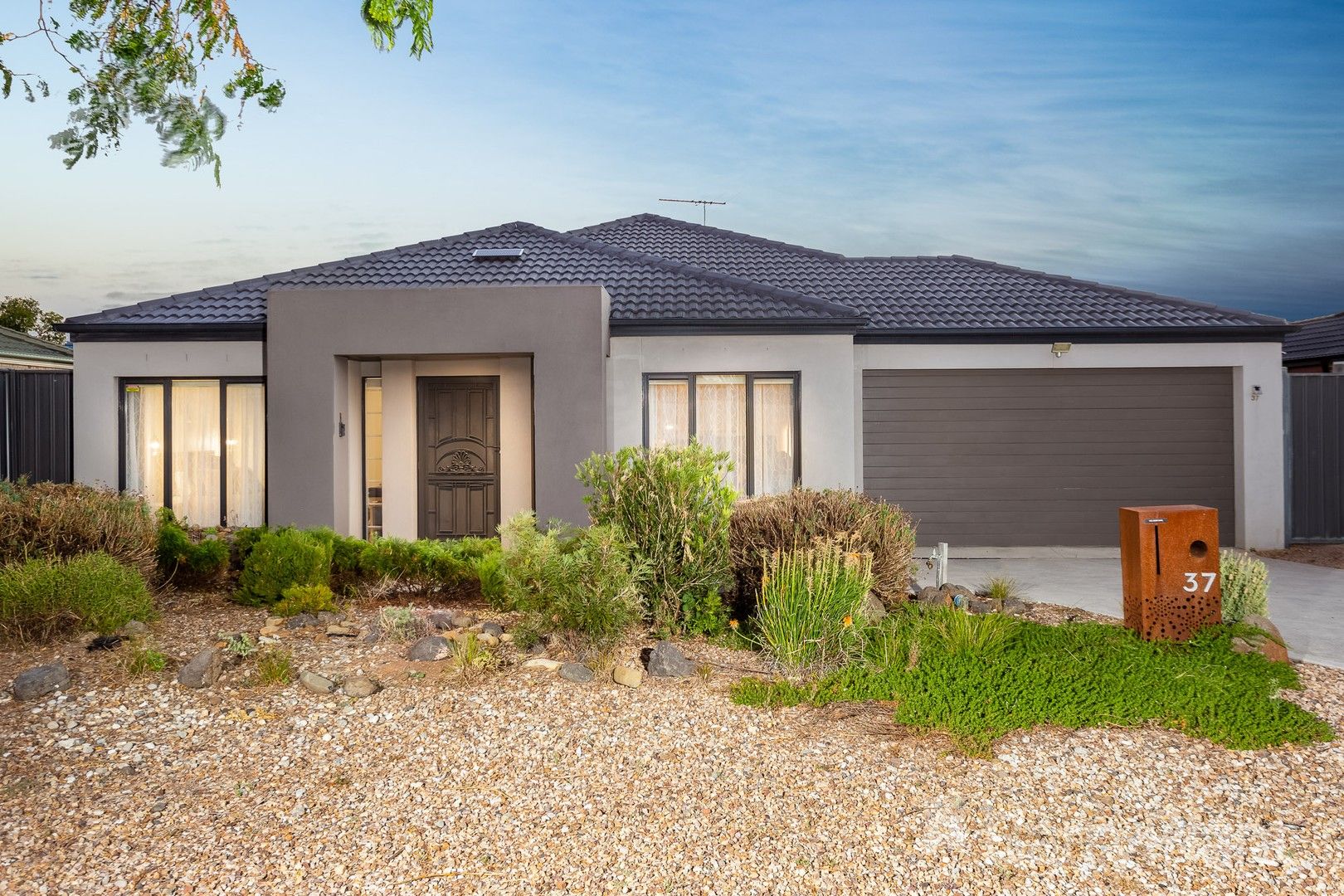 4 bedrooms House in 37 Whistler Crescent POINT COOK VIC, 3030