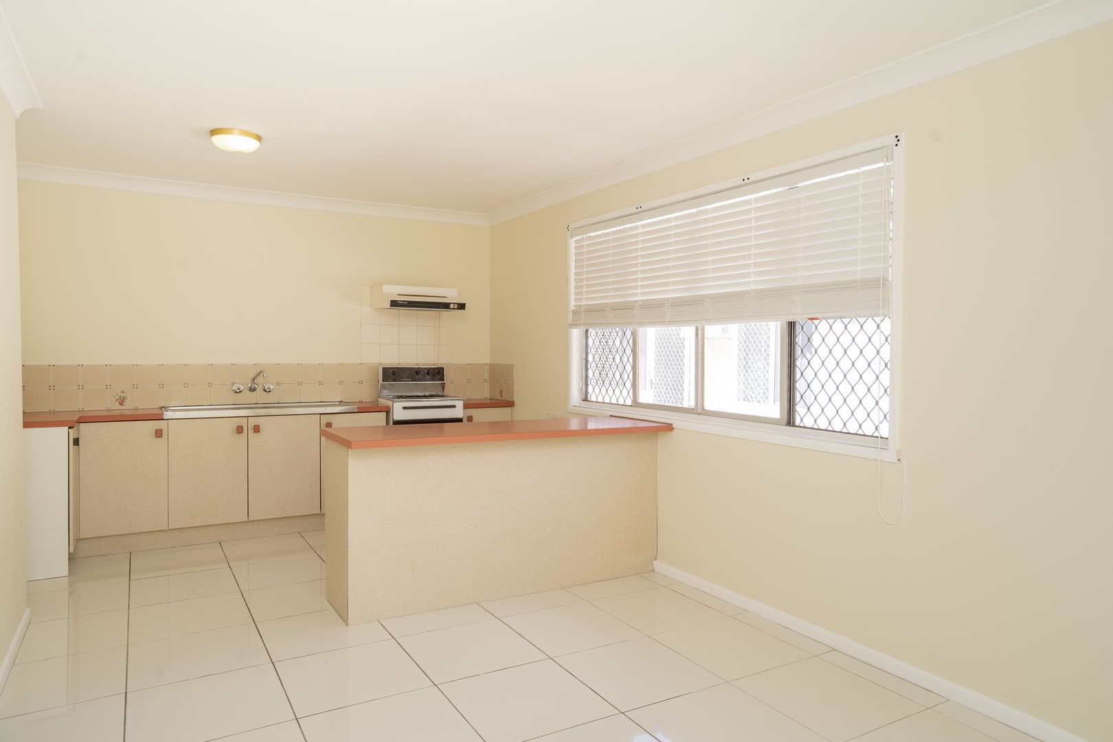 10/5 Proud Street, Labrador QLD 4215, Image 2