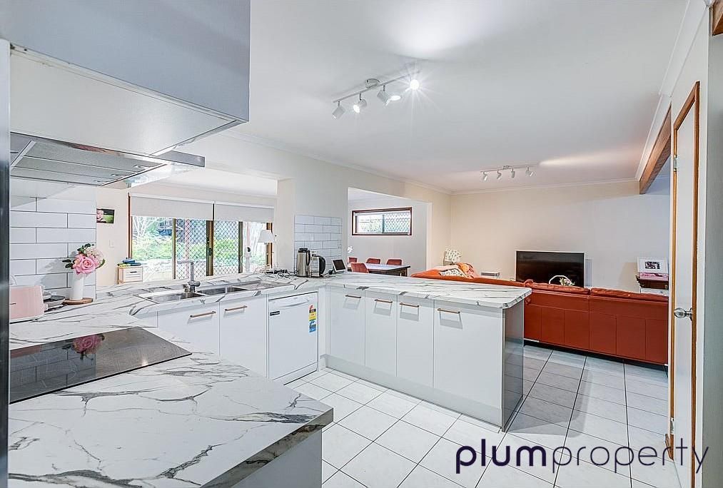 5 bedrooms House in 33 Farnworth Street CHAPEL HILL QLD, 4069