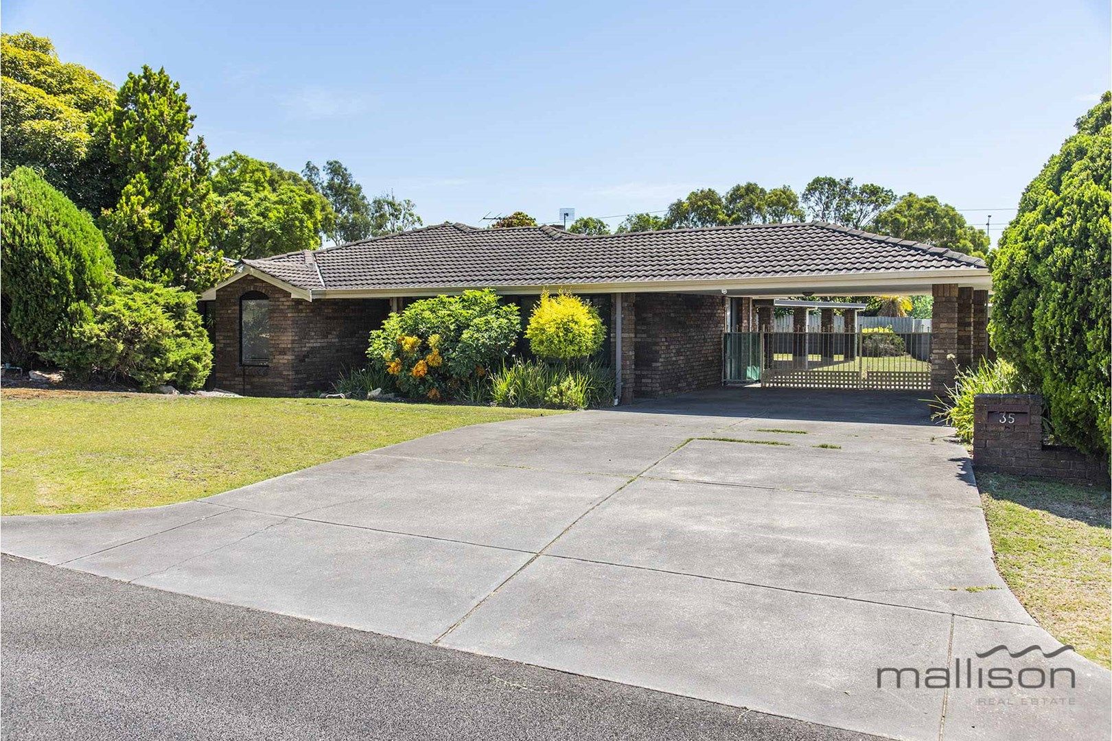 3 bedrooms House in 35 Winchester Way LEEMING WA, 6149