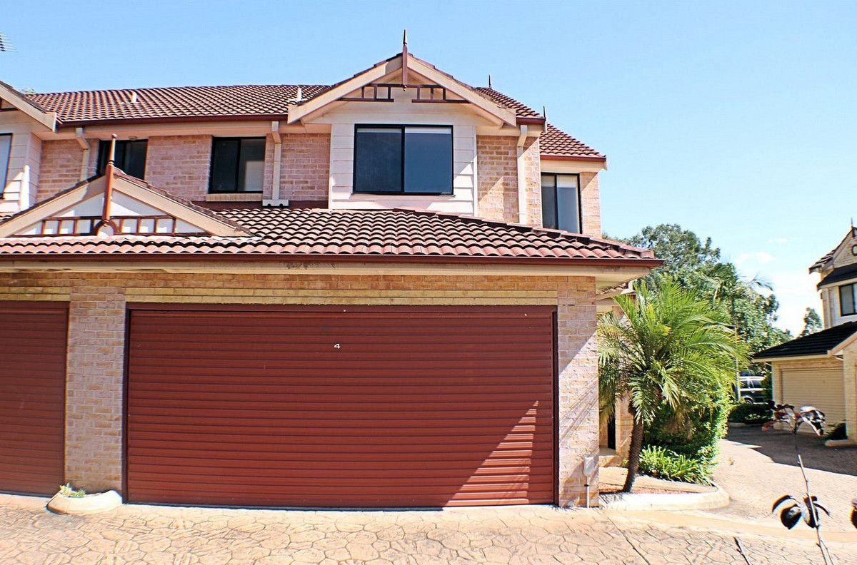 3 bedrooms Townhouse in 4/4-8 Russell Street BAULKHAM HILLS NSW, 2153