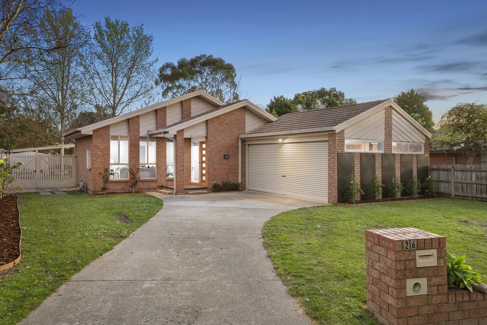 4 bedrooms House in 26 Westminster Drive ROWVILLE VIC, 3178