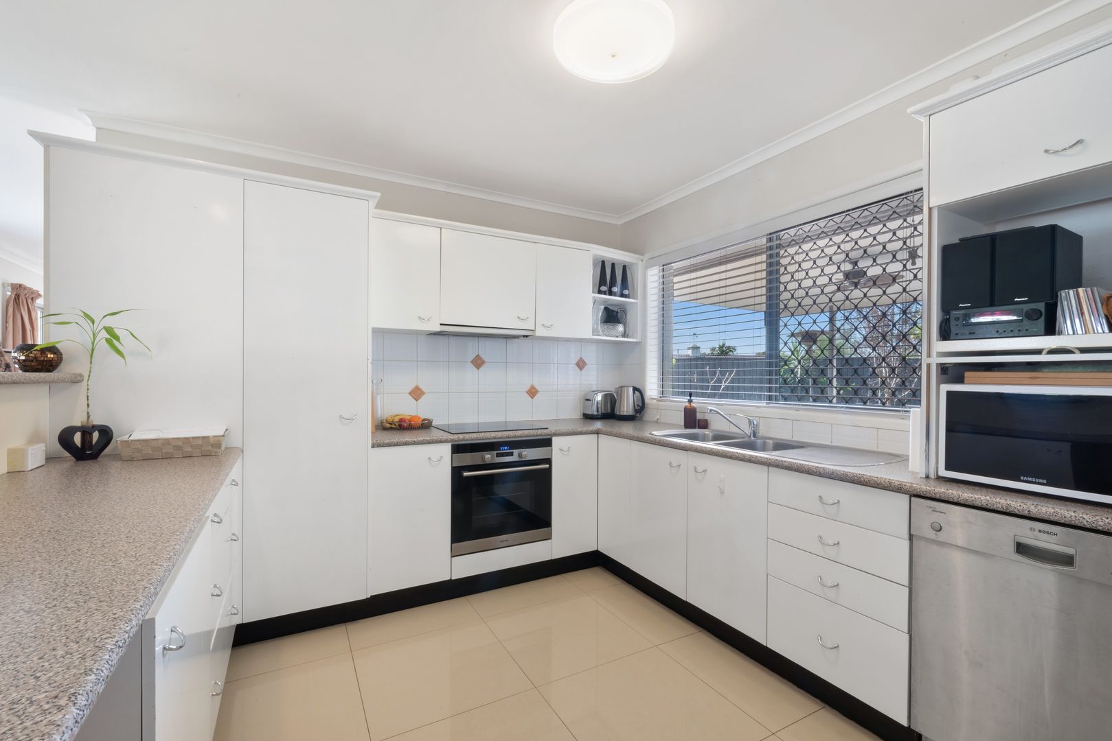 134 Mount Ommaney Drive, Jindalee QLD 4074, Image 2