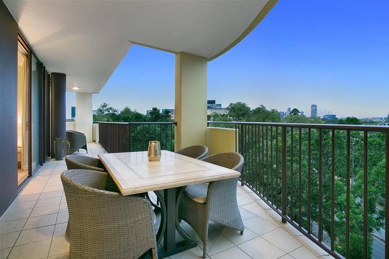 255/26 Patrick Lane, Toowong QLD 4066, Image 2