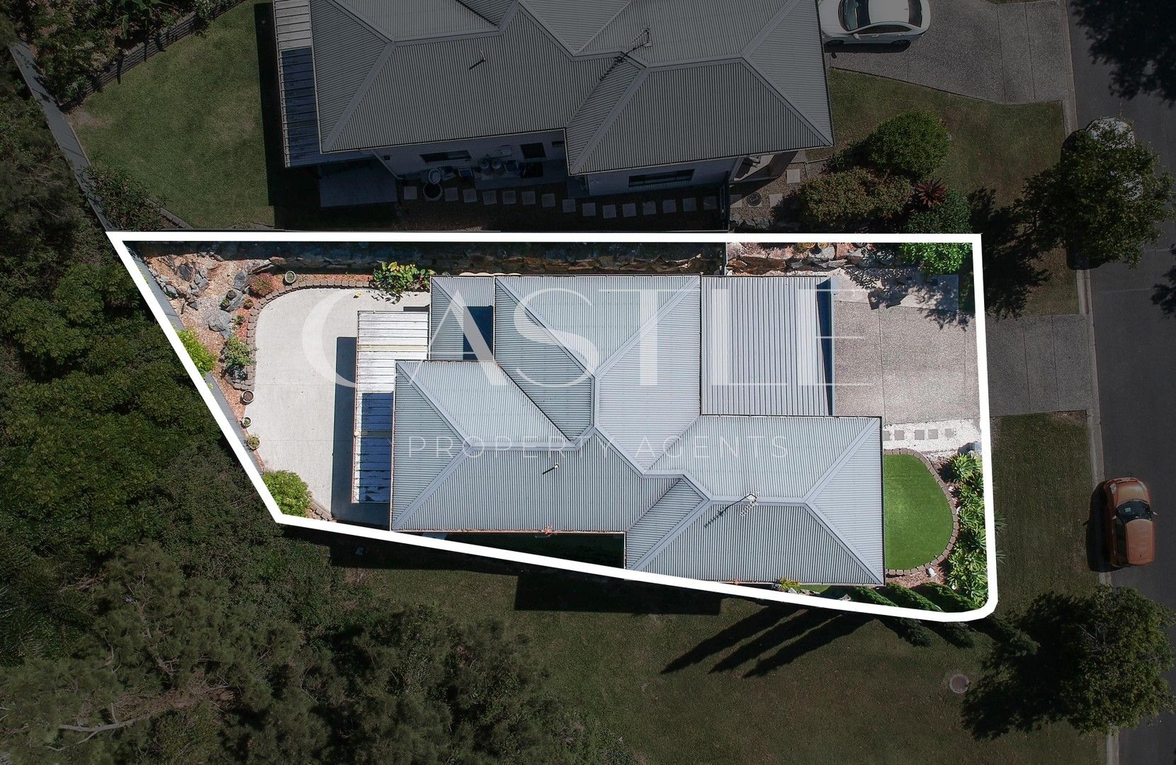 5 bedrooms House in 37 Papara Street PACIFIC PINES QLD, 4211