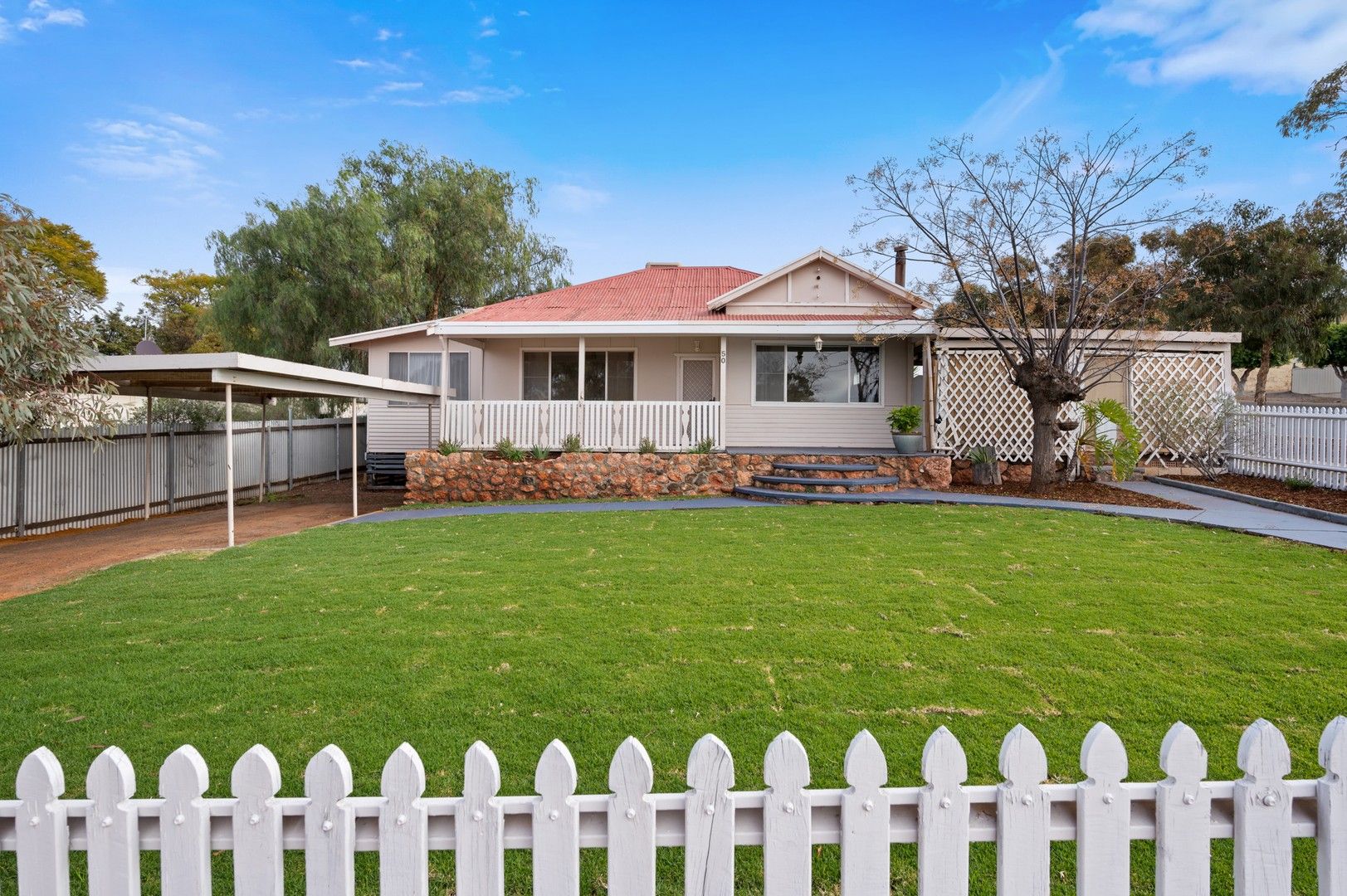 4 bedrooms House in 50 Lewis Street LAMINGTON WA, 6430