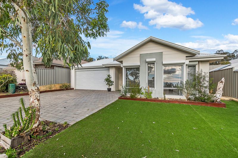 4 bedrooms House in 11 Corbridge Avenue WELLARD WA, 6170