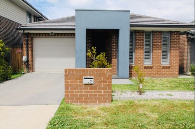 3 bedrooms House in 7 Velour Crescent MOOREBANK NSW, 2170