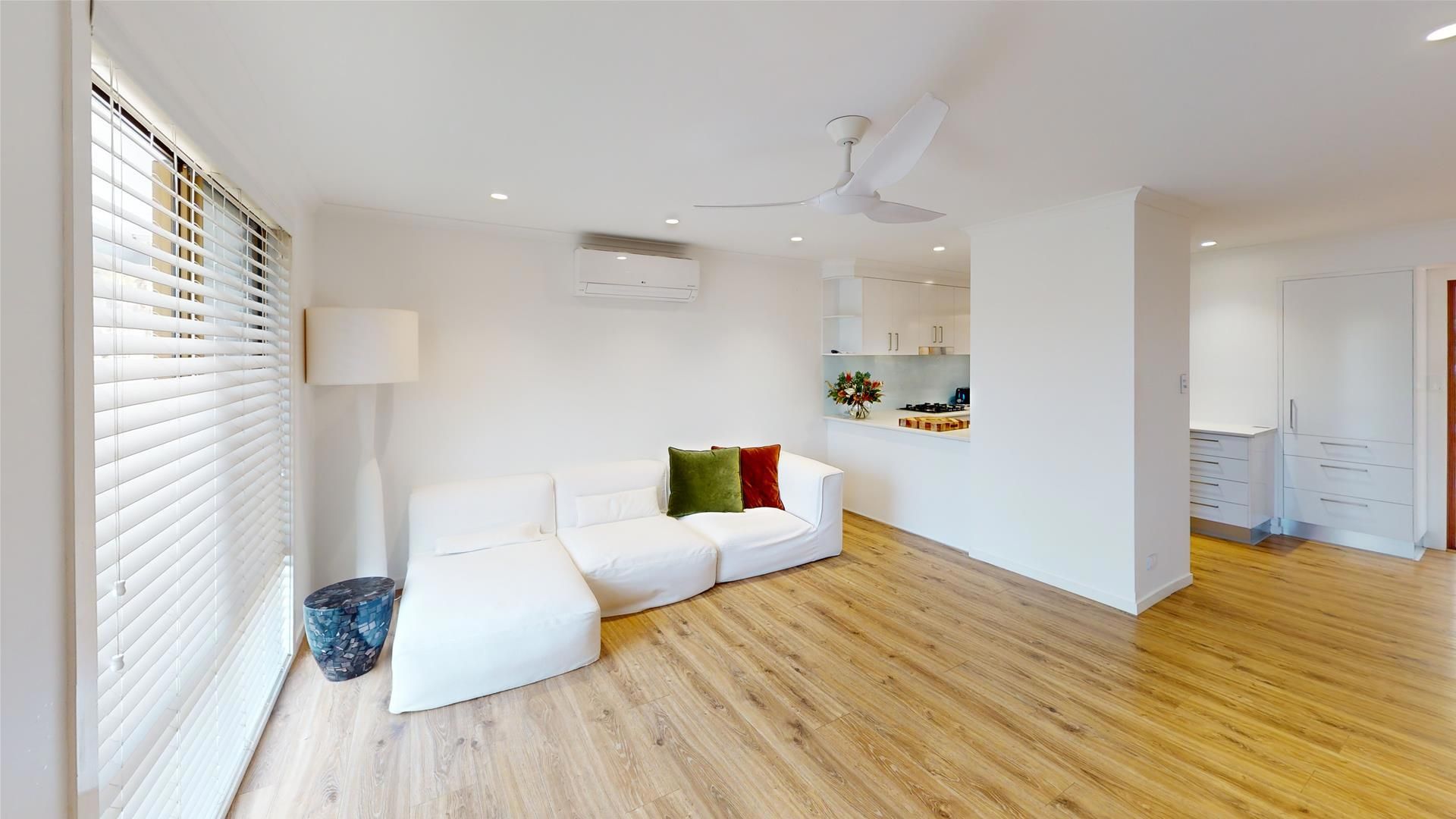 3 bedrooms House in 9 Jasper Court CURRUMBIN WATERS QLD, 4223