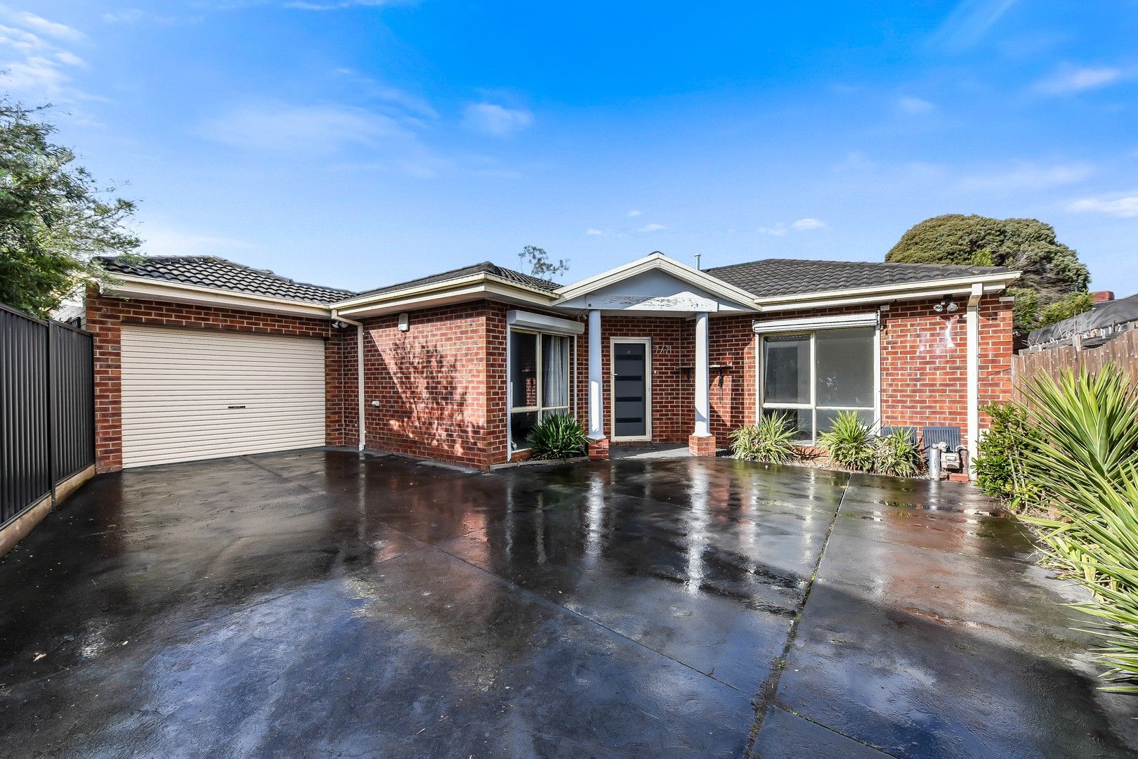 3 bedrooms Apartment / Unit / Flat in 2/21 Elton Road FERNTREE GULLY VIC, 3156