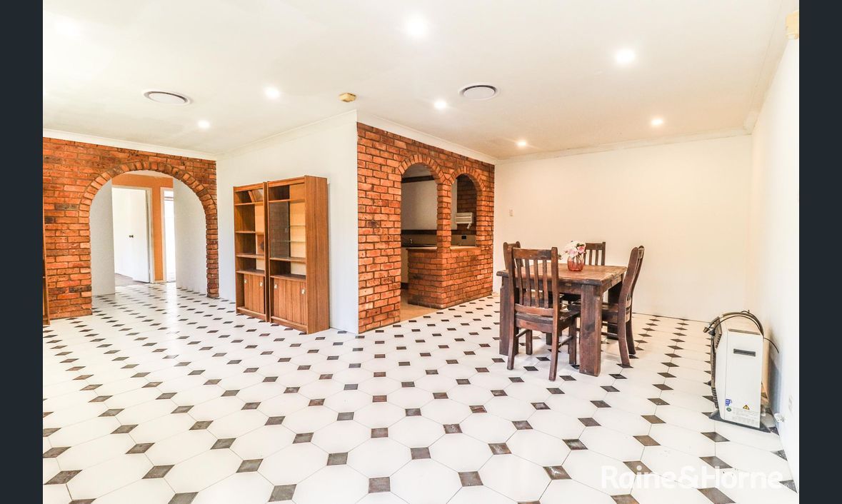 3 bedrooms House in 208 Railway Parade MACQUARIE FIELDS NSW, 2564