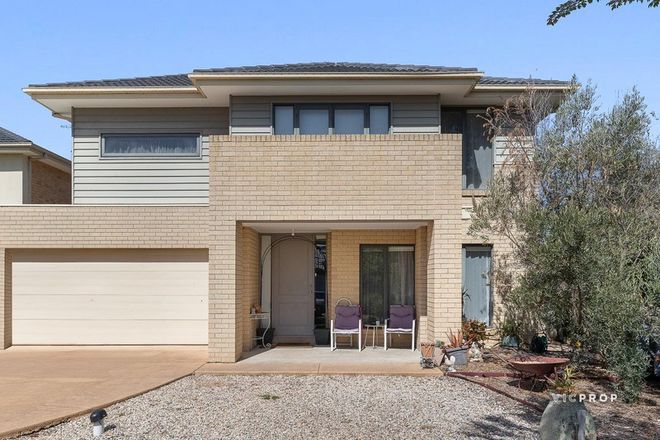 Picture of 8 Trident Court, SANCTUARY LAKES VIC 3030