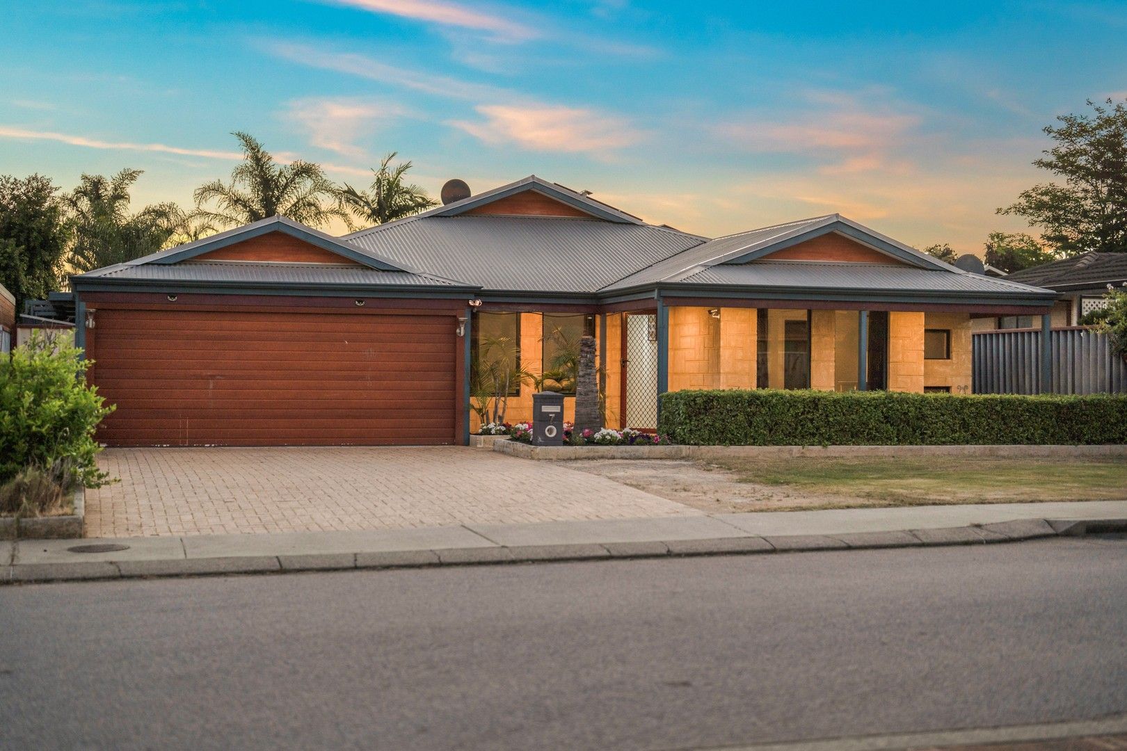 4 bedrooms House in 7 Abrolhos Loop BECKENHAM WA, 6107