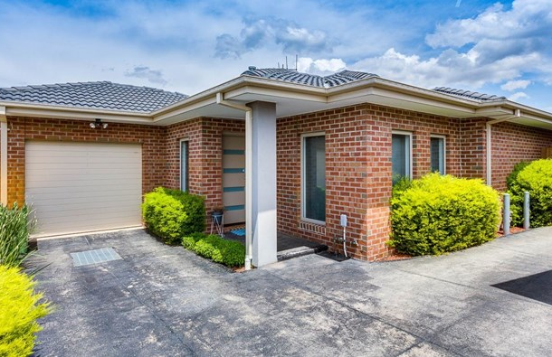 2/16 Logan Court, Sunbury VIC 3429