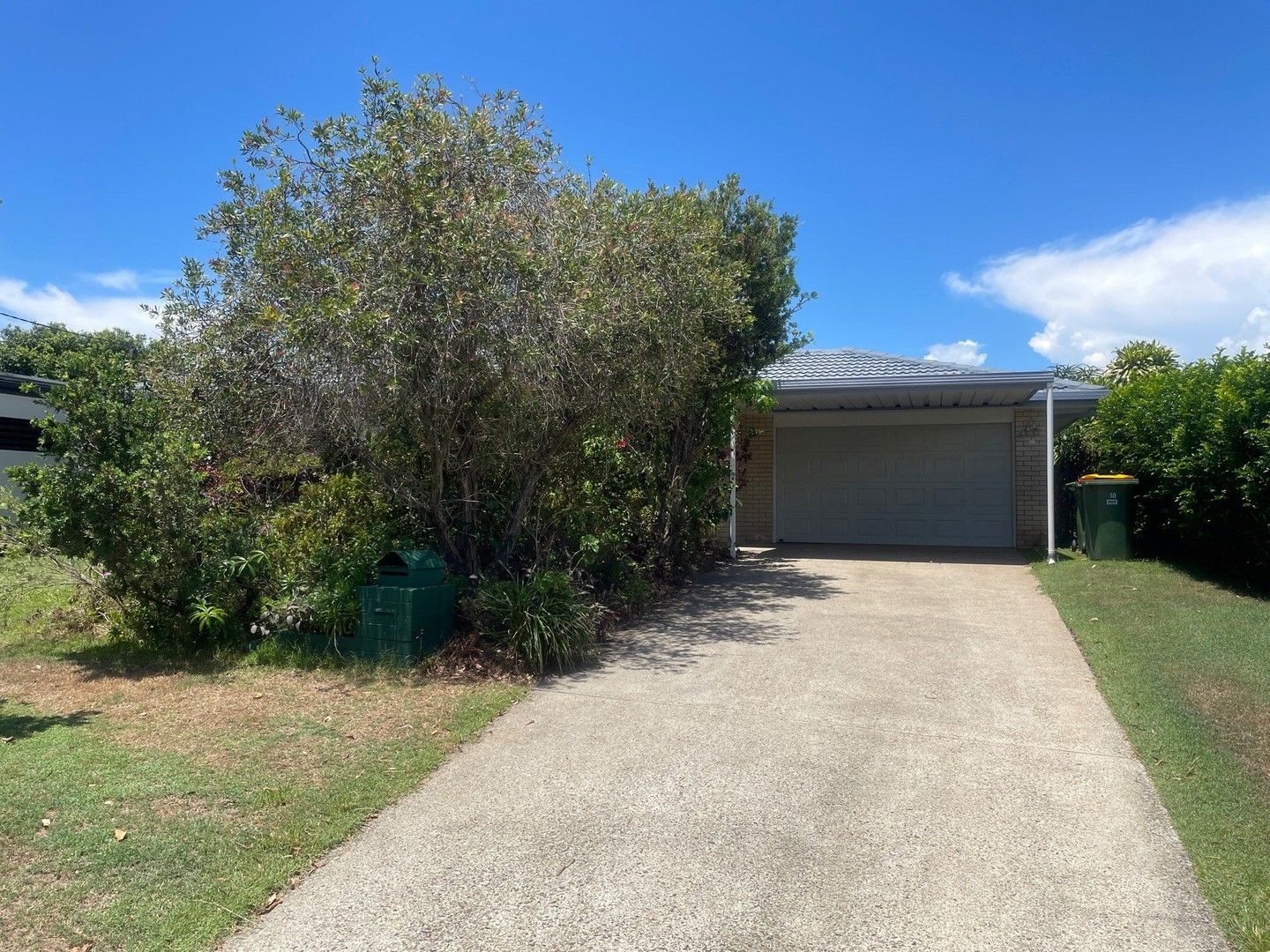 3 bedrooms House in 10 SANDPIPER DRIVE BURLEIGH WATERS QLD, 4220