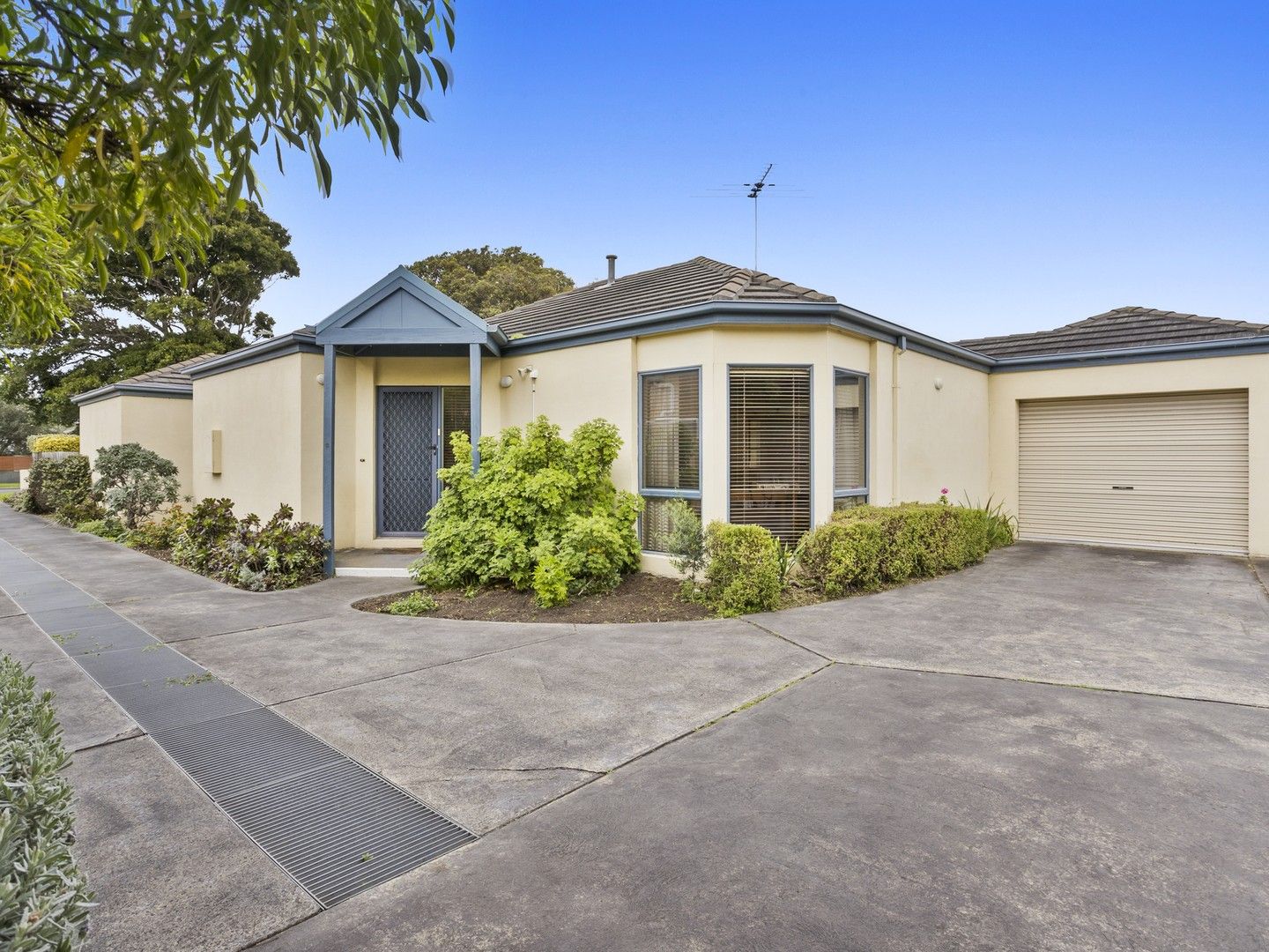 2/2 Braidwood Avenue, Rosebud VIC 3939, Image 0