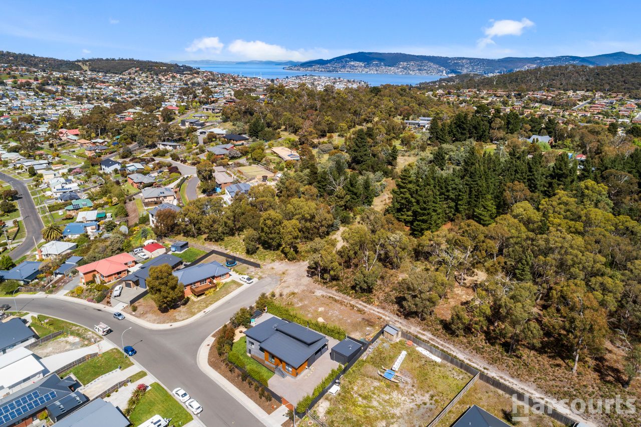 4 bedrooms House in 9 Hillmorton Road LINDISFARNE TAS, 7015