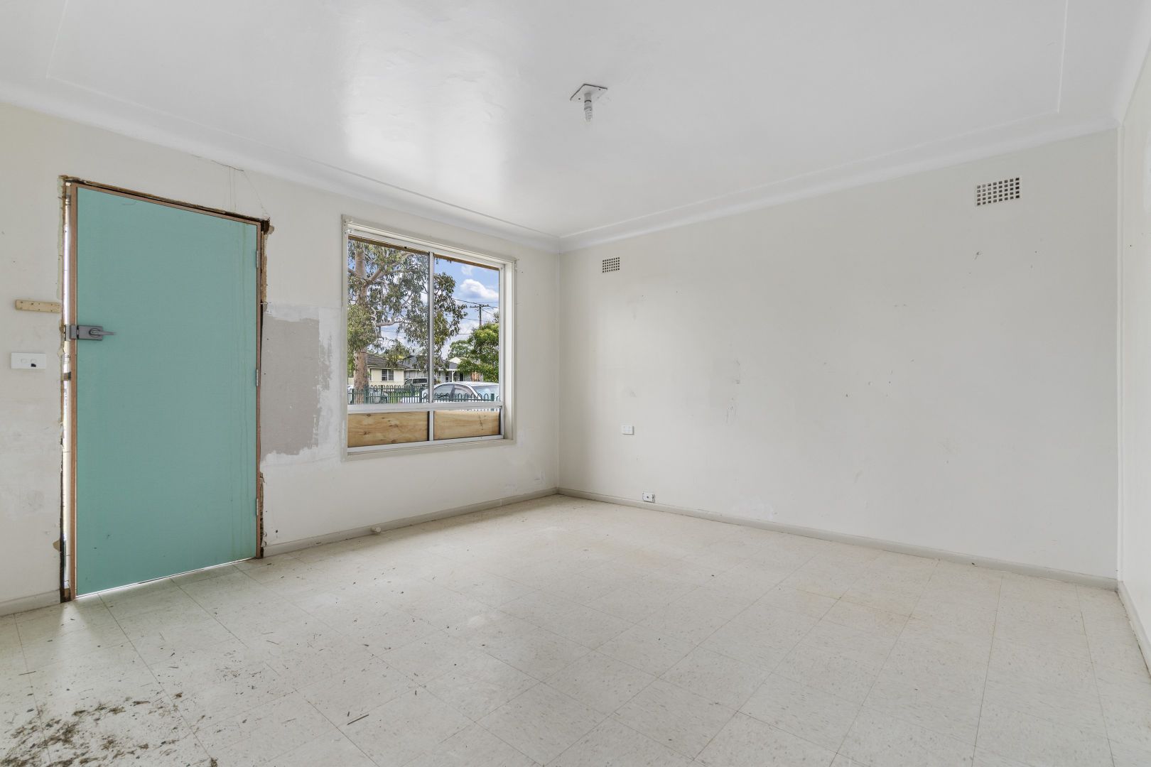 49 Guthega Crescent, Heckenberg NSW 2168, Image 2