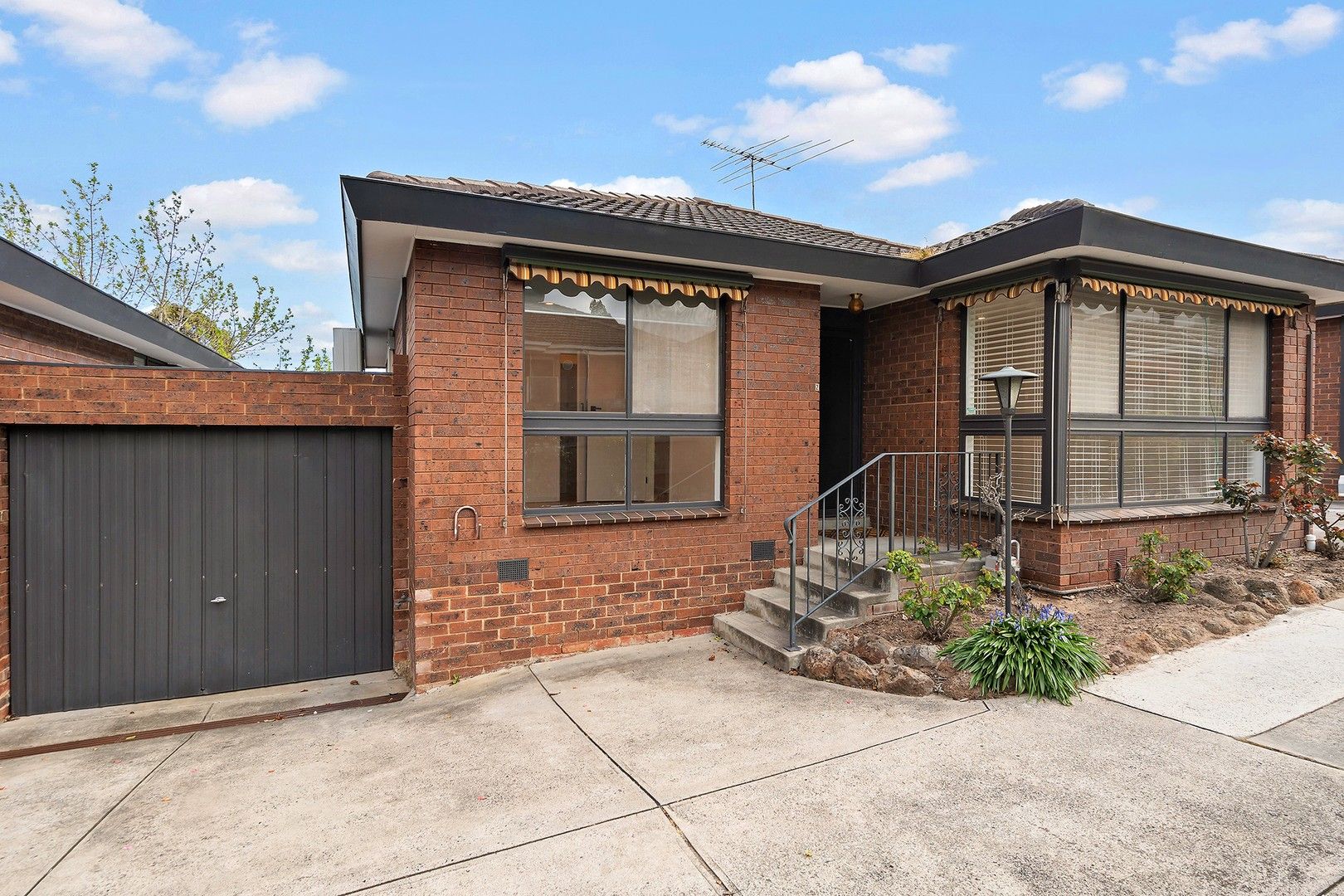 2 bedrooms Apartment / Unit / Flat in 2/12 Dickens Street GLEN IRIS VIC, 3146