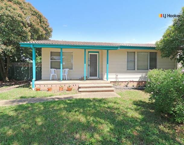 15 Toy Place, Tolland NSW 2650