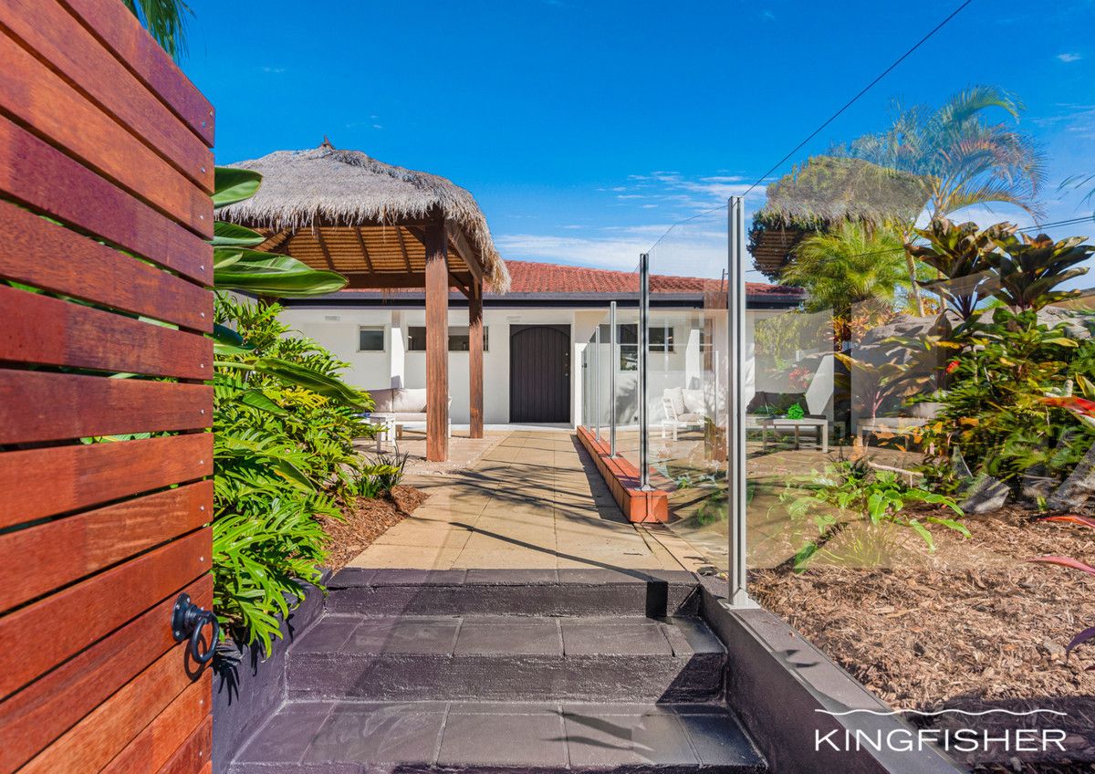 4 bedrooms House in 8 Park Avenue BROADBEACH WATERS QLD, 4218