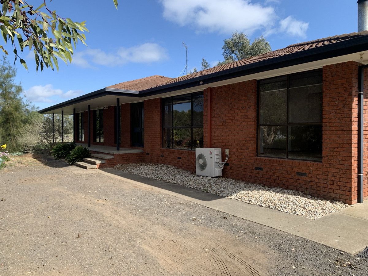 4 bedrooms House in 40 Warrak Drive BANNOCKBURN VIC, 3331