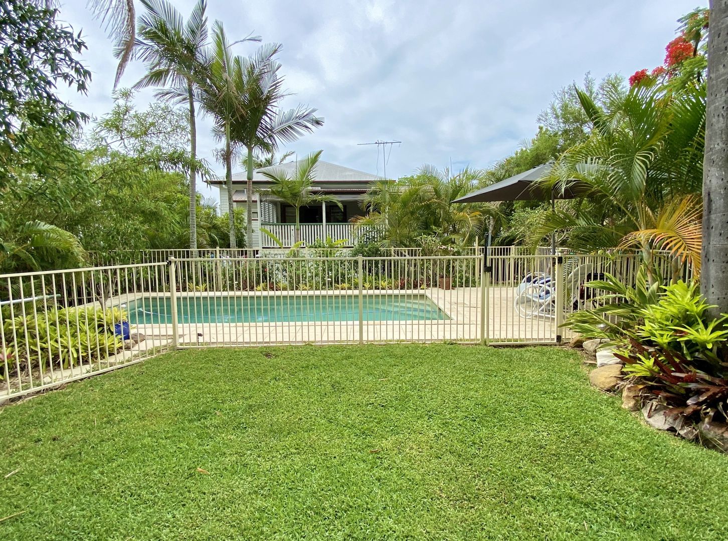 15 Macrossan Avenue, Norman Park QLD 4170, Image 2