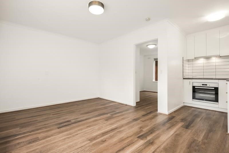 1 bedrooms Apartment / Unit / Flat in 5/8 Robert Street ELWOOD VIC, 3184