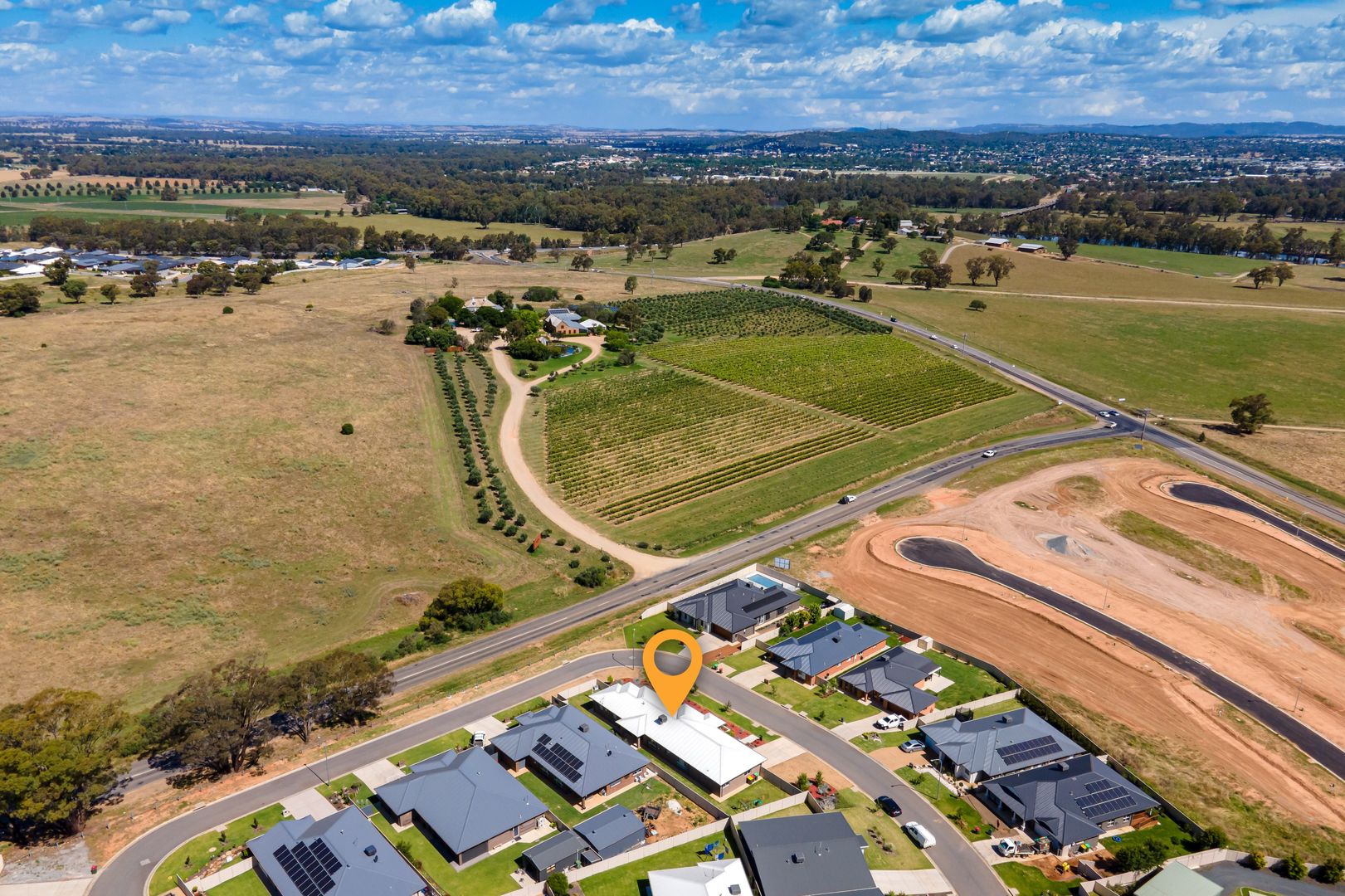 10 Kentucky Crescent, Gobbagombalin NSW 2650, Image 2