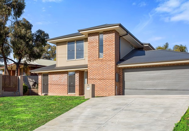 12 Friswell Avenue, Flora Hill VIC 3550