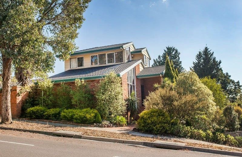 4 bedrooms House in 1 Tulip Court DONCASTER EAST VIC, 3109