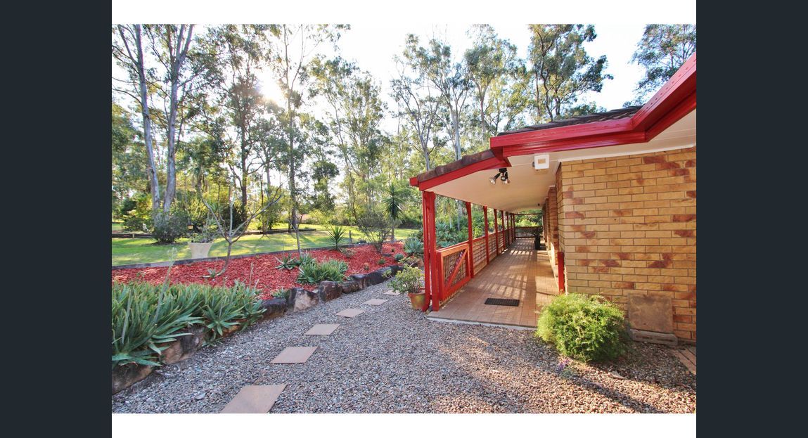 3 bedrooms House in 37 Oxley Dr BARELLAN POINT QLD, 4306