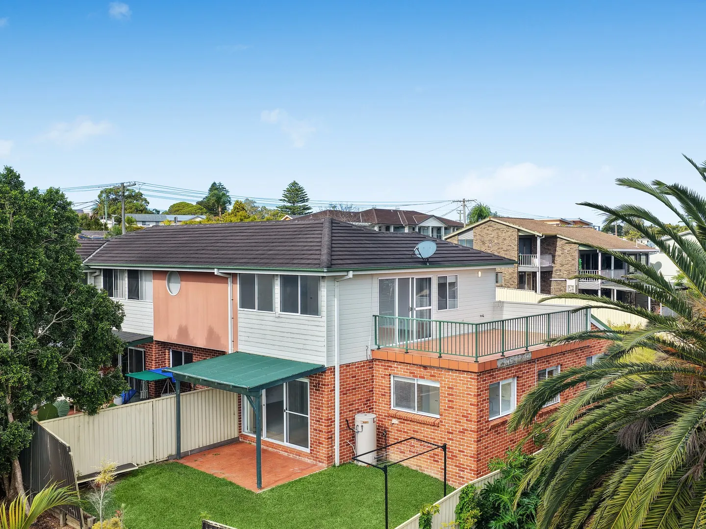 Stunning lake views and coastal convenience