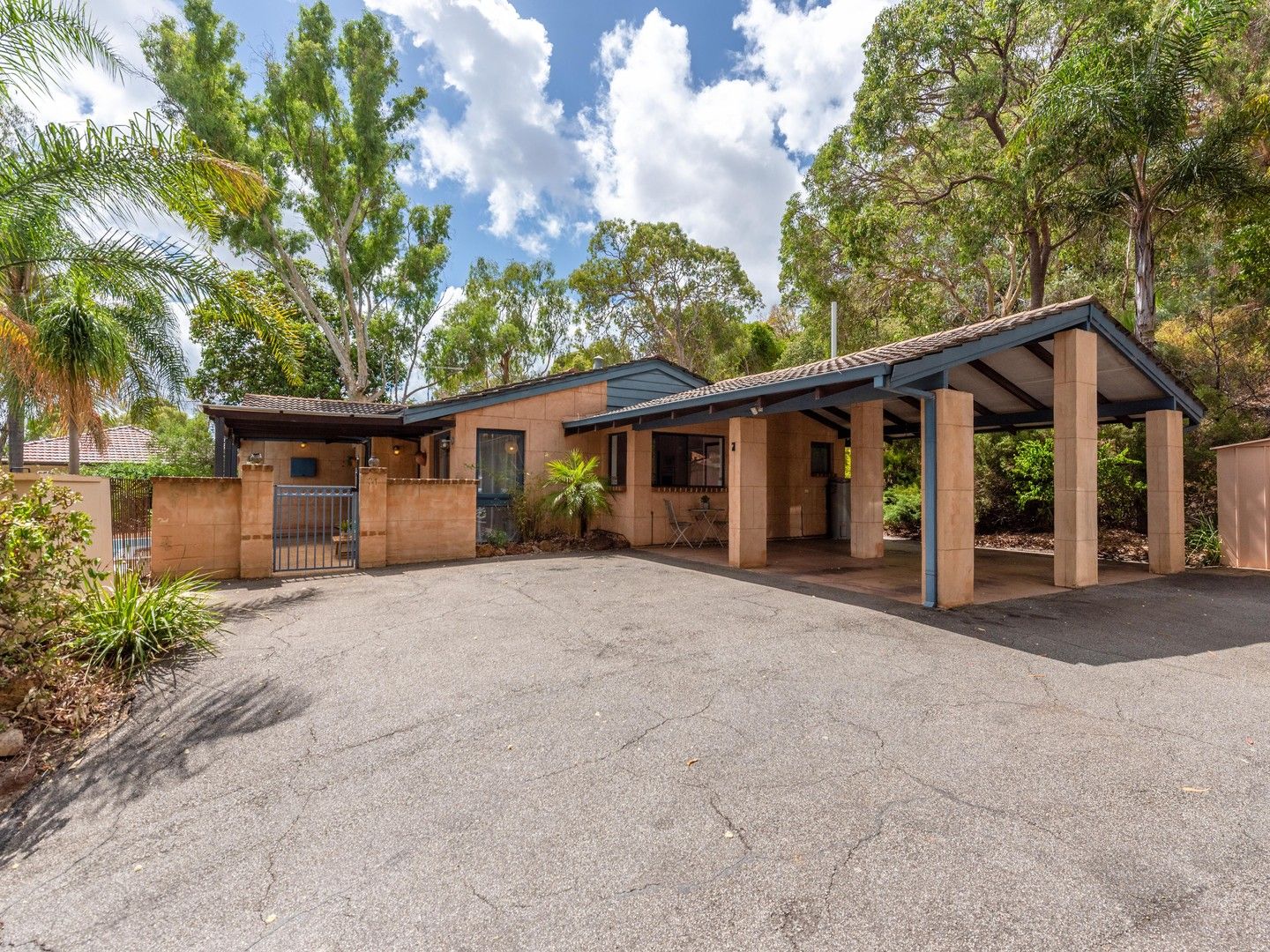 4 bedrooms House in 31 Girrawheen Drive GOOSEBERRY HILL WA, 6076