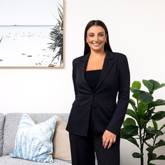 Stefanie Petitto, Property manager