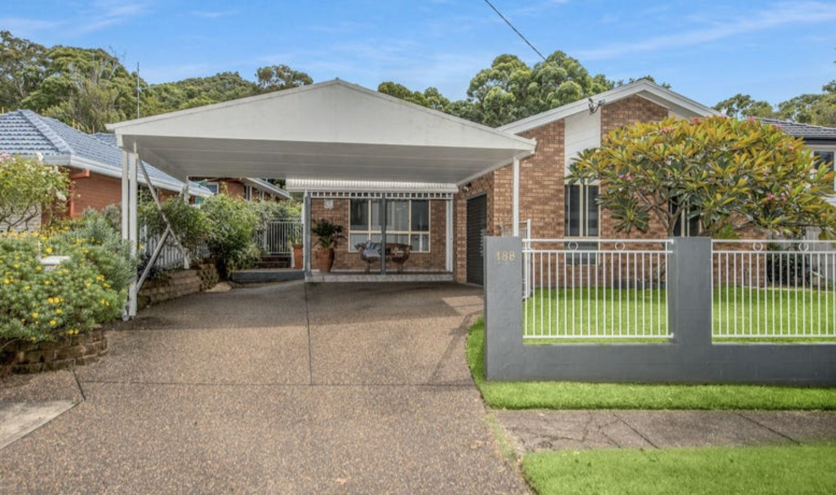 4 bedrooms House in 188 Morgan St MEREWETHER NSW, 2291