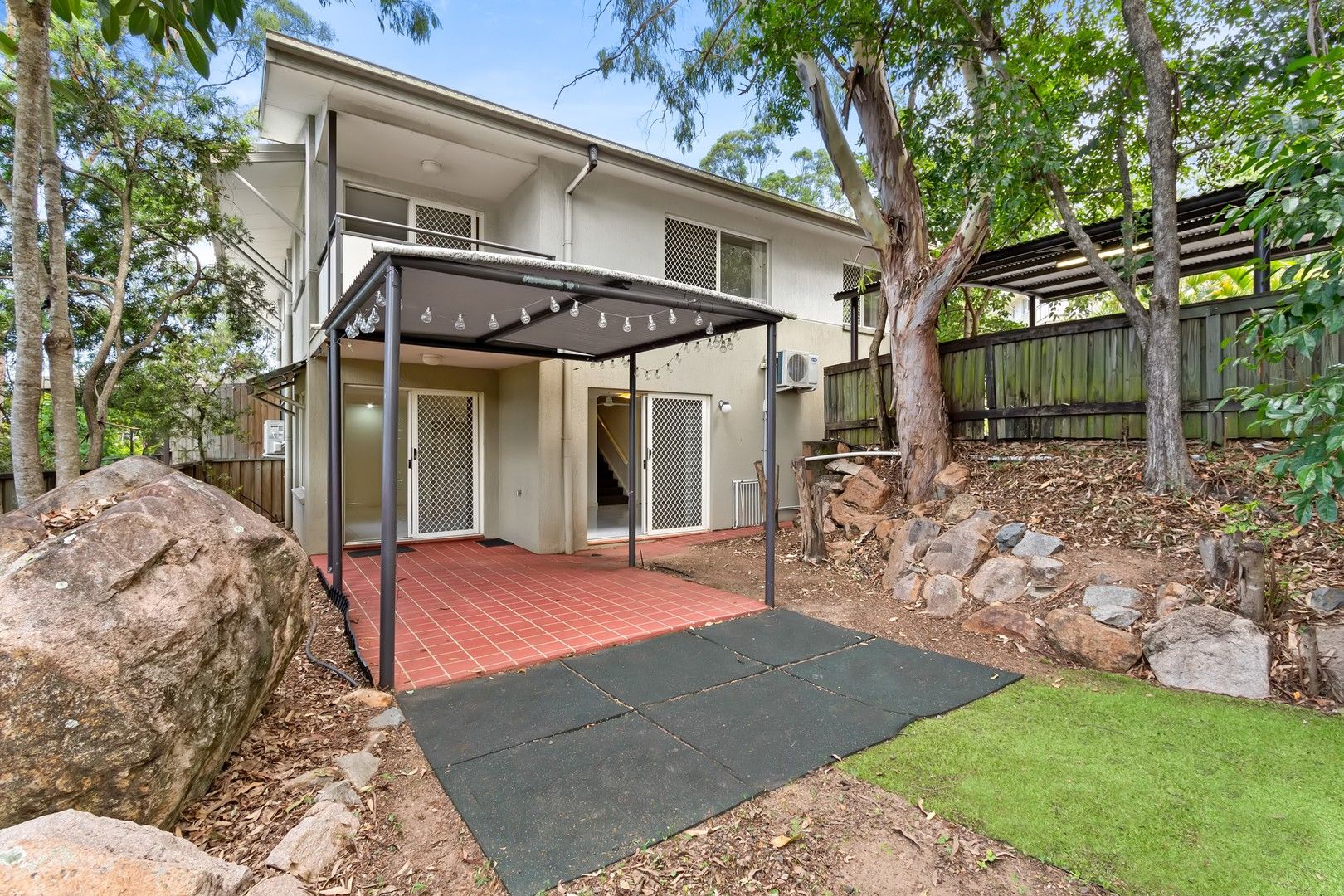 3 bedrooms Townhouse in 21/1 Glenquarie Place THE GAP QLD, 4061