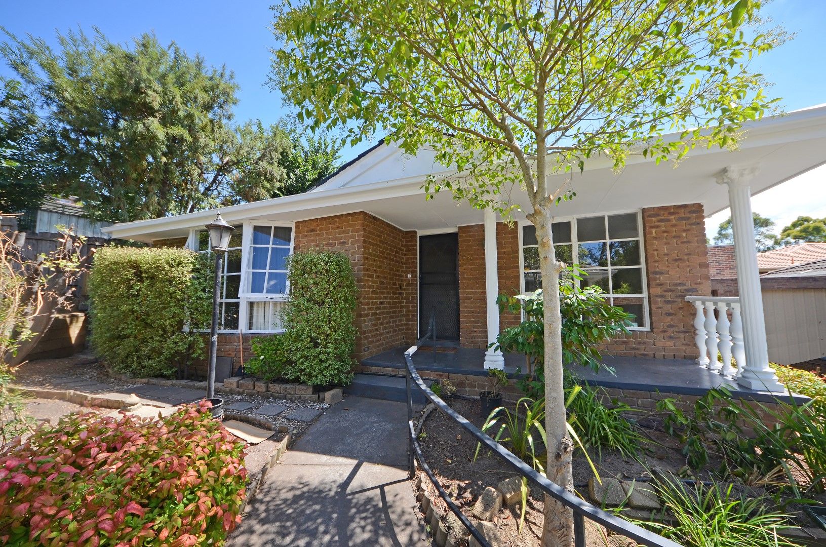 2 bedrooms House in 2/614 Waverley Road GLEN WAVERLEY VIC, 3150