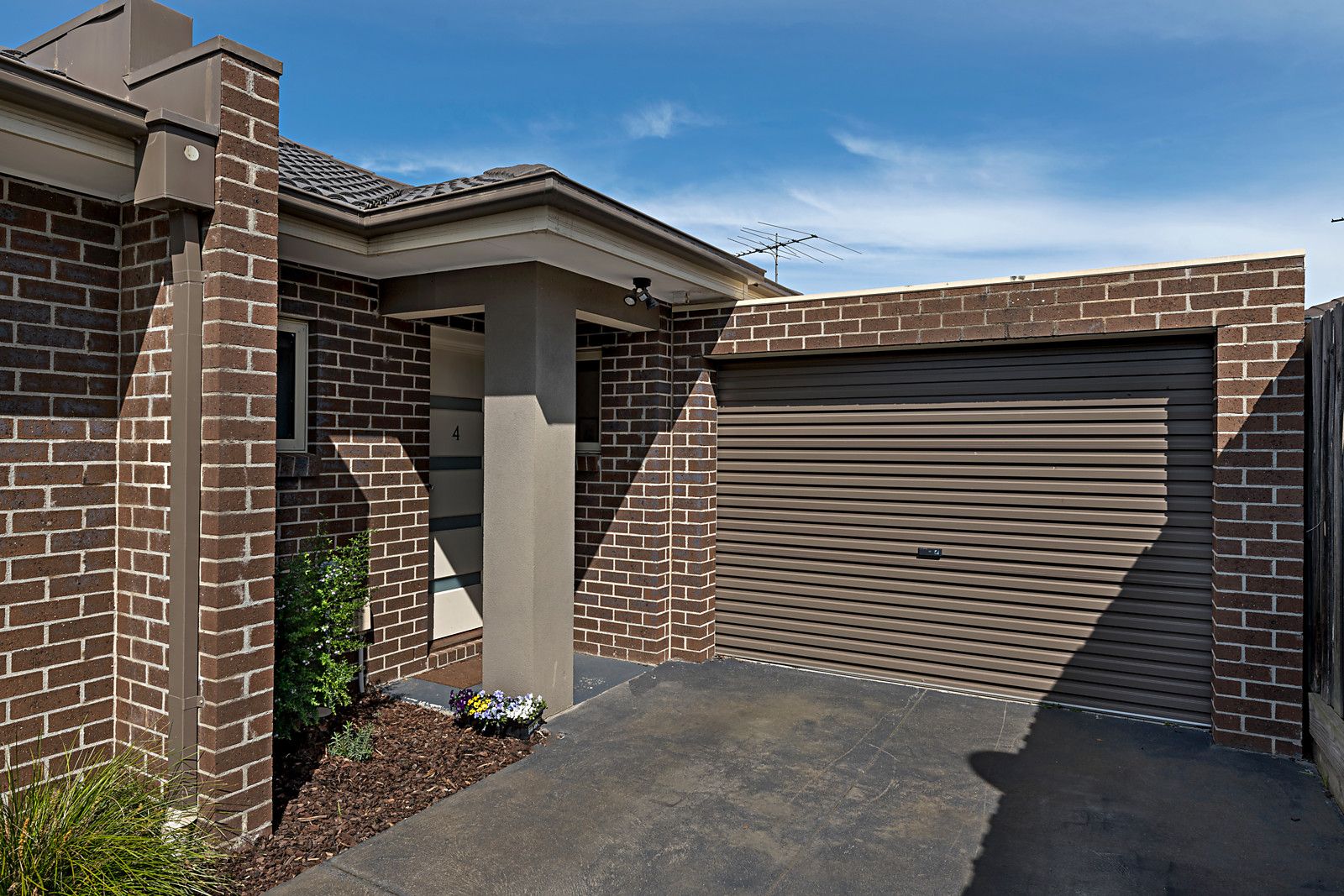 2 bedrooms Apartment / Unit / Flat in 4/3 Gladstone Street RESERVOIR VIC, 3073