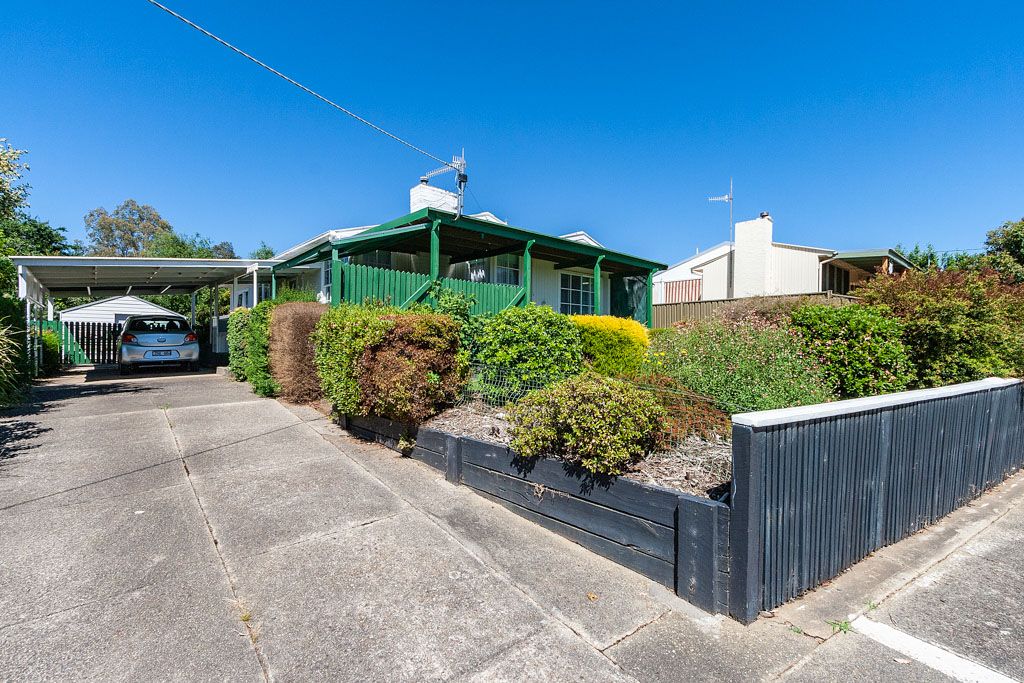 5 Tenth Street, Eildon VIC 3713, Image 2